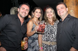 
<a style='margin-left: 5px;' class='btn btn-xs btn-social btn-facebook' href='https://www.facebook.com/sharer/sharer.php?u=https://galeramix.s01.web.getmuller.com.br/imagem/a23/800-800-90/conteudo/site_galerias/23/fernando-e-sorocaba-petry-galera-mix-99.jpg' rel='popup' data-width='500' data-height='400'><i class='fa fa-facebook'></i>Compartilhar <span class='hidden-xs'>no Facebook</span>
</a> 
<a class='btn btn-default btn-xs' target='_blank' href='imagem/a23/800-800-90/conteudo/site_galerias/23/fernando-e-sorocaba-petry-galera-mix-99.jpg'>
<span class='glyphicon glyphicon-cloud-download'></span> Salvar
</a>
