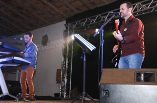 
<a style='margin-left: 5px;' class='btn btn-xs btn-social btn-facebook' href='https://www.facebook.com/sharer/sharer.php?u=https://galeramix.s01.web.getmuller.com.br/imagem/a24/800-800-90/conteudo/site_galerias/24/img3181.jpg' rel='popup' data-width='500' data-height='400'><i class='fa fa-facebook'></i>Compartilhar <span class='hidden-xs'>no Facebook</span>
</a> 
<a class='btn btn-default btn-xs' target='_blank' href='imagem/a24/800-800-90/conteudo/site_galerias/24/img3181.jpg'>
<span class='glyphicon glyphicon-cloud-download'></span> Salvar
</a>
