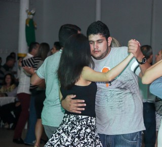 
<a style='margin-left: 5px;' class='btn btn-xs btn-social btn-facebook' href='https://www.facebook.com/sharer/sharer.php?u=https://galeramix.s01.web.getmuller.com.br/imagem/a24/800-800-90/conteudo/site_galerias/24/img3192.jpg' rel='popup' data-width='500' data-height='400'><i class='fa fa-facebook'></i>Compartilhar <span class='hidden-xs'>no Facebook</span>
</a> 
<a class='btn btn-default btn-xs' target='_blank' href='imagem/a24/800-800-90/conteudo/site_galerias/24/img3192.jpg'>
<span class='glyphicon glyphicon-cloud-download'></span> Salvar
</a>
