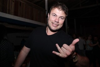 
<a style='margin-left: 5px;' class='btn btn-xs btn-social btn-facebook' href='https://www.facebook.com/sharer/sharer.php?u=https://galeramix.s01.web.getmuller.com.br/imagem/a24/800-800-90/conteudo/site_galerias/24/img3215.jpg' rel='popup' data-width='500' data-height='400'><i class='fa fa-facebook'></i>Compartilhar <span class='hidden-xs'>no Facebook</span>
</a> 
<a class='btn btn-default btn-xs' target='_blank' href='imagem/a24/800-800-90/conteudo/site_galerias/24/img3215.jpg'>
<span class='glyphicon glyphicon-cloud-download'></span> Salvar
</a>
