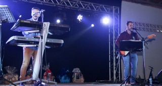 
<a style='margin-left: 5px;' class='btn btn-xs btn-social btn-facebook' href='https://www.facebook.com/sharer/sharer.php?u=https://galeramix.s01.web.getmuller.com.br/imagem/a24/800-800-90/conteudo/site_galerias/24/img3223.jpg' rel='popup' data-width='500' data-height='400'><i class='fa fa-facebook'></i>Compartilhar <span class='hidden-xs'>no Facebook</span>
</a> 
<a class='btn btn-default btn-xs' target='_blank' href='imagem/a24/800-800-90/conteudo/site_galerias/24/img3223.jpg'>
<span class='glyphicon glyphicon-cloud-download'></span> Salvar
</a>
