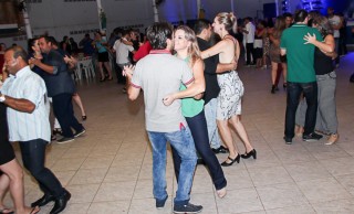 
<a style='margin-left: 5px;' class='btn btn-xs btn-social btn-facebook' href='https://www.facebook.com/sharer/sharer.php?u=https://galeramix.s01.web.getmuller.com.br/imagem/a24/800-800-90/conteudo/site_galerias/24/img3229.jpg' rel='popup' data-width='500' data-height='400'><i class='fa fa-facebook'></i>Compartilhar <span class='hidden-xs'>no Facebook</span>
</a> 
<a class='btn btn-default btn-xs' target='_blank' href='imagem/a24/800-800-90/conteudo/site_galerias/24/img3229.jpg'>
<span class='glyphicon glyphicon-cloud-download'></span> Salvar
</a>
