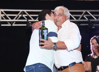 
<a style='margin-left: 5px;' class='btn btn-xs btn-social btn-facebook' href='https://www.facebook.com/sharer/sharer.php?u=https://galeramix.s01.web.getmuller.com.br/imagem/a24/800-800-90/conteudo/site_galerias/24/img3266.jpg' rel='popup' data-width='500' data-height='400'><i class='fa fa-facebook'></i>Compartilhar <span class='hidden-xs'>no Facebook</span>
</a> 
<a class='btn btn-default btn-xs' target='_blank' href='imagem/a24/800-800-90/conteudo/site_galerias/24/img3266.jpg'>
<span class='glyphicon glyphicon-cloud-download'></span> Salvar
</a>
