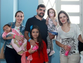 
                                    <a style='margin-left: 5px;' class='btn btn-xs btn-social btn-facebook' href='https://www.facebook.com/sharer/sharer.php?u=https://galeramix.s01.web.getmuller.com.br/imagem/a29/800-800-90/conteudo/site_galerias/29/img4075.jpg' rel='popup' data-width='500' data-height='400'><i class='fa fa-facebook'></i>Compartilhar <span class='hidden-xs'>no Facebook</span>
                                </a> 
                                <a class='btn btn-default btn-xs' target='_blank' href='imagem/a29/800-800-90/conteudo/site_galerias/29/img4075.jpg'>
                                    <span class='glyphicon glyphicon-cloud-download'></span> Salvar
                                </a>
                                