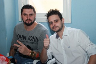 
<a style='margin-left: 5px;' class='btn btn-xs btn-social btn-facebook' href='https://www.facebook.com/sharer/sharer.php?u=https://galeramix.s01.web.getmuller.com.br/imagem/a29/800-800-90/conteudo/site_galerias/29/img4096.jpg' rel='popup' data-width='500' data-height='400'><i class='fa fa-facebook'></i>Compartilhar <span class='hidden-xs'>no Facebook</span>
</a> 
<a class='btn btn-default btn-xs' target='_blank' href='imagem/a29/800-800-90/conteudo/site_galerias/29/img4096.jpg'>
<span class='glyphicon glyphicon-cloud-download'></span> Salvar
</a>
