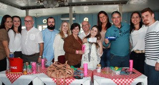 
<a style='margin-left: 5px;' class='btn btn-xs btn-social btn-facebook' href='https://www.facebook.com/sharer/sharer.php?u=https://galeramix.s01.web.getmuller.com.br/imagem/a29/800-800-90/conteudo/site_galerias/29/img4097.jpg' rel='popup' data-width='500' data-height='400'><i class='fa fa-facebook'></i>Compartilhar <span class='hidden-xs'>no Facebook</span>
</a> 
<a class='btn btn-default btn-xs' target='_blank' href='imagem/a29/800-800-90/conteudo/site_galerias/29/img4097.jpg'>
<span class='glyphicon glyphicon-cloud-download'></span> Salvar
</a>
