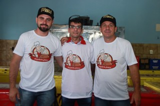 
<a style='margin-left: 5px;' class='btn btn-xs btn-social btn-facebook' href='https://www.facebook.com/sharer/sharer.php?u=https://galeramix.s01.web.getmuller.com.br/imagem/a29/800-800-90/conteudo/site_galerias/29/img4112.jpg' rel='popup' data-width='500' data-height='400'><i class='fa fa-facebook'></i>Compartilhar <span class='hidden-xs'>no Facebook</span>
</a> 
<a class='btn btn-default btn-xs' target='_blank' href='imagem/a29/800-800-90/conteudo/site_galerias/29/img4112.jpg'>
<span class='glyphicon glyphicon-cloud-download'></span> Salvar
</a>
