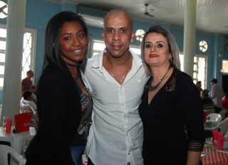 
<a style='margin-left: 5px;' class='btn btn-xs btn-social btn-facebook' href='https://www.facebook.com/sharer/sharer.php?u=https://galeramix.s01.web.getmuller.com.br/imagem/a29/800-800-90/conteudo/site_galerias/29/img4138.jpg' rel='popup' data-width='500' data-height='400'><i class='fa fa-facebook'></i>Compartilhar <span class='hidden-xs'>no Facebook</span>
</a> 
<a class='btn btn-default btn-xs' target='_blank' href='imagem/a29/800-800-90/conteudo/site_galerias/29/img4138.jpg'>
<span class='glyphicon glyphicon-cloud-download'></span> Salvar
</a>
