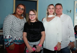 
<a style='margin-left: 5px;' class='btn btn-xs btn-social btn-facebook' href='https://www.facebook.com/sharer/sharer.php?u=https://galeramix.s01.web.getmuller.com.br/imagem/a29/800-800-90/conteudo/site_galerias/29/img4142.jpg' rel='popup' data-width='500' data-height='400'><i class='fa fa-facebook'></i>Compartilhar <span class='hidden-xs'>no Facebook</span>
</a> 
<a class='btn btn-default btn-xs' target='_blank' href='imagem/a29/800-800-90/conteudo/site_galerias/29/img4142.jpg'>
<span class='glyphicon glyphicon-cloud-download'></span> Salvar
</a>
