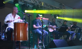 
<a style='margin-left: 5px;' class='btn btn-xs btn-social btn-facebook' href='https://www.facebook.com/sharer/sharer.php?u=https://galeramix.s01.web.getmuller.com.br/imagem/a29/800-800-90/conteudo/site_galerias/29/img4161.jpg' rel='popup' data-width='500' data-height='400'><i class='fa fa-facebook'></i>Compartilhar <span class='hidden-xs'>no Facebook</span>
</a> 
<a class='btn btn-default btn-xs' target='_blank' href='imagem/a29/800-800-90/conteudo/site_galerias/29/img4161.jpg'>
<span class='glyphicon glyphicon-cloud-download'></span> Salvar
</a>
