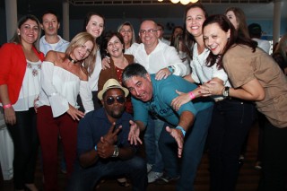 
<a style='margin-left: 5px;' class='btn btn-xs btn-social btn-facebook' href='https://www.facebook.com/sharer/sharer.php?u=https://galeramix.s01.web.getmuller.com.br/imagem/a29/800-800-90/conteudo/site_galerias/29/img4174.jpg' rel='popup' data-width='500' data-height='400'><i class='fa fa-facebook'></i>Compartilhar <span class='hidden-xs'>no Facebook</span>
</a> 
<a class='btn btn-default btn-xs' target='_blank' href='imagem/a29/800-800-90/conteudo/site_galerias/29/img4174.jpg'>
<span class='glyphicon glyphicon-cloud-download'></span> Salvar
</a>
