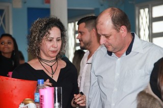 
<a style='margin-left: 5px;' class='btn btn-xs btn-social btn-facebook' href='https://www.facebook.com/sharer/sharer.php?u=https://galeramix.s01.web.getmuller.com.br/imagem/a29/800-800-90/conteudo/site_galerias/29/img4190.jpg' rel='popup' data-width='500' data-height='400'><i class='fa fa-facebook'></i>Compartilhar <span class='hidden-xs'>no Facebook</span>
</a> 
<a class='btn btn-default btn-xs' target='_blank' href='imagem/a29/800-800-90/conteudo/site_galerias/29/img4190.jpg'>
<span class='glyphicon glyphicon-cloud-download'></span> Salvar
</a>
