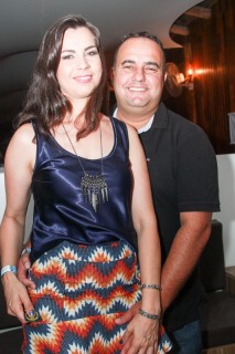 
                                <a style='margin-left: 5px;' class='btn btn-xs btn-social btn-facebook' href='https://www.facebook.com/sharer/sharer.php?u=https://galeramix.s01.web.getmuller.com.br/imagem/a3/800-800-90/conteudo/site_galerias/3/petry-galera-mix-mairara-e-maraisa-100.jpg' rel='popup' data-width='500' data-height='400'><i class='fa fa-facebook'></i>Compartilhar <span class='hidden-xs'>no Facebook</span>
                            </a> 
                            <a class='btn btn-default btn-xs' target='_blank' href='imagem/a3/800-800-90/conteudo/site_galerias/3/petry-galera-mix-mairara-e-maraisa-100.jpg'>
                                <span class='glyphicon glyphicon-cloud-download'></span> Salvar
                            </a>
                            