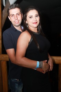 
                    <a style='margin-left: 5px;' class='btn btn-xs btn-social btn-facebook' href='https://www.facebook.com/sharer/sharer.php?u=https://galeramix.s01.web.getmuller.com.br/imagem/a3/800-800-90/conteudo/site_galerias/3/petry-galera-mix-mairara-e-maraisa-103.jpg' rel='popup' data-width='500' data-height='400'><i class='fa fa-facebook'></i>Compartilhar <span class='hidden-xs'>no Facebook</span>
                </a> 
                <a class='btn btn-default btn-xs' target='_blank' href='imagem/a3/800-800-90/conteudo/site_galerias/3/petry-galera-mix-mairara-e-maraisa-103.jpg'>
                    <span class='glyphicon glyphicon-cloud-download'></span> Salvar
                </a>
                