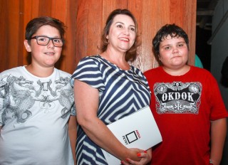 
            <a style='margin-left: 5px;' class='btn btn-xs btn-social btn-facebook' href='https://www.facebook.com/sharer/sharer.php?u=https://galeramix.s01.web.getmuller.com.br/imagem/a3/800-800-90/conteudo/site_galerias/3/petry-galera-mix-mairara-e-maraisa-105.jpg' rel='popup' data-width='500' data-height='400'><i class='fa fa-facebook'></i>Compartilhar <span class='hidden-xs'>no Facebook</span>
        </a> 
        <a class='btn btn-default btn-xs' target='_blank' href='imagem/a3/800-800-90/conteudo/site_galerias/3/petry-galera-mix-mairara-e-maraisa-105.jpg'>
            <span class='glyphicon glyphicon-cloud-download'></span> Salvar
        </a>
        