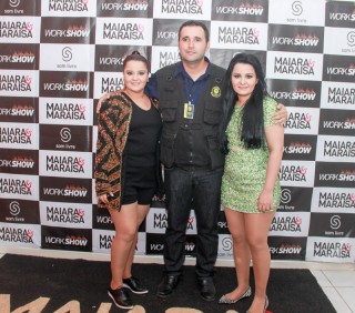 
    <a style='margin-left: 5px;' class='btn btn-xs btn-social btn-facebook' href='https://www.facebook.com/sharer/sharer.php?u=https://galeramix.s01.web.getmuller.com.br/imagem/a3/800-800-90/conteudo/site_galerias/3/petry-galera-mix-mairara-e-maraisa-107.jpg' rel='popup' data-width='500' data-height='400'><i class='fa fa-facebook'></i>Compartilhar <span class='hidden-xs'>no Facebook</span>
</a> 
<a class='btn btn-default btn-xs' target='_blank' href='imagem/a3/800-800-90/conteudo/site_galerias/3/petry-galera-mix-mairara-e-maraisa-107.jpg'>
    <span class='glyphicon glyphicon-cloud-download'></span> Salvar
</a>
