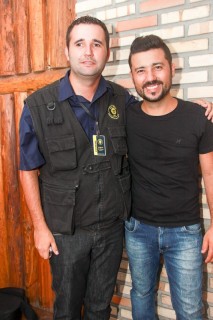 
<a style='margin-left: 5px;' class='btn btn-xs btn-social btn-facebook' href='https://www.facebook.com/sharer/sharer.php?u=https://galeramix.s01.web.getmuller.com.br/imagem/a3/800-800-90/conteudo/site_galerias/3/petry-galera-mix-mairara-e-maraisa-111.jpg' rel='popup' data-width='500' data-height='400'><i class='fa fa-facebook'></i>Compartilhar <span class='hidden-xs'>no Facebook</span>
</a> 
<a class='btn btn-default btn-xs' target='_blank' href='imagem/a3/800-800-90/conteudo/site_galerias/3/petry-galera-mix-mairara-e-maraisa-111.jpg'>
<span class='glyphicon glyphicon-cloud-download'></span> Salvar
</a>
