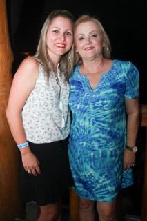 
<a style='margin-left: 5px;' class='btn btn-xs btn-social btn-facebook' href='https://www.facebook.com/sharer/sharer.php?u=https://galeramix.s01.web.getmuller.com.br/imagem/a3/800-800-90/conteudo/site_galerias/3/petry-galera-mix-mairara-e-maraisa-115.jpg' rel='popup' data-width='500' data-height='400'><i class='fa fa-facebook'></i>Compartilhar <span class='hidden-xs'>no Facebook</span>
</a> 
<a class='btn btn-default btn-xs' target='_blank' href='imagem/a3/800-800-90/conteudo/site_galerias/3/petry-galera-mix-mairara-e-maraisa-115.jpg'>
<span class='glyphicon glyphicon-cloud-download'></span> Salvar
</a>
