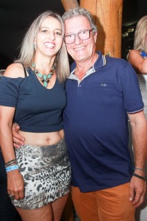 
<a style='margin-left: 5px;' class='btn btn-xs btn-social btn-facebook' href='https://www.facebook.com/sharer/sharer.php?u=https://galeramix.s01.web.getmuller.com.br/imagem/a3/800-800-90/conteudo/site_galerias/3/petry-galera-mix-mairara-e-maraisa-123.jpg' rel='popup' data-width='500' data-height='400'><i class='fa fa-facebook'></i>Compartilhar <span class='hidden-xs'>no Facebook</span>
</a> 
<a class='btn btn-default btn-xs' target='_blank' href='imagem/a3/800-800-90/conteudo/site_galerias/3/petry-galera-mix-mairara-e-maraisa-123.jpg'>
<span class='glyphicon glyphicon-cloud-download'></span> Salvar
</a>
