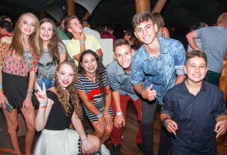 
<a style='margin-left: 5px;' class='btn btn-xs btn-social btn-facebook' href='https://www.facebook.com/sharer/sharer.php?u=https://galeramix.s01.web.getmuller.com.br/imagem/a3/800-800-90/conteudo/site_galerias/3/petry-galera-mix-mairara-e-maraisa-124.jpg' rel='popup' data-width='500' data-height='400'><i class='fa fa-facebook'></i>Compartilhar <span class='hidden-xs'>no Facebook</span>
</a> 
<a class='btn btn-default btn-xs' target='_blank' href='imagem/a3/800-800-90/conteudo/site_galerias/3/petry-galera-mix-mairara-e-maraisa-124.jpg'>
<span class='glyphicon glyphicon-cloud-download'></span> Salvar
</a>
