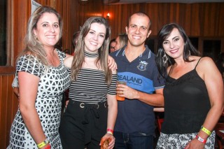 
<a style='margin-left: 5px;' class='btn btn-xs btn-social btn-facebook' href='https://www.facebook.com/sharer/sharer.php?u=https://galeramix.s01.web.getmuller.com.br/imagem/a3/800-800-90/conteudo/site_galerias/3/petry-galera-mix-mairara-e-maraisa-125.jpg' rel='popup' data-width='500' data-height='400'><i class='fa fa-facebook'></i>Compartilhar <span class='hidden-xs'>no Facebook</span>
</a> 
<a class='btn btn-default btn-xs' target='_blank' href='imagem/a3/800-800-90/conteudo/site_galerias/3/petry-galera-mix-mairara-e-maraisa-125.jpg'>
<span class='glyphicon glyphicon-cloud-download'></span> Salvar
</a>
