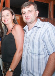 
<a style='margin-left: 5px;' class='btn btn-xs btn-social btn-facebook' href='https://www.facebook.com/sharer/sharer.php?u=https://galeramix.s01.web.getmuller.com.br/imagem/a3/800-800-90/conteudo/site_galerias/3/petry-galera-mix-mairara-e-maraisa-136-2.jpg' rel='popup' data-width='500' data-height='400'><i class='fa fa-facebook'></i>Compartilhar <span class='hidden-xs'>no Facebook</span>
</a> 
<a class='btn btn-default btn-xs' target='_blank' href='imagem/a3/800-800-90/conteudo/site_galerias/3/petry-galera-mix-mairara-e-maraisa-136-2.jpg'>
<span class='glyphicon glyphicon-cloud-download'></span> Salvar
</a>
