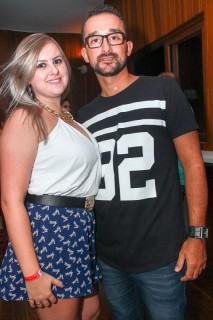 
<a style='margin-left: 5px;' class='btn btn-xs btn-social btn-facebook' href='https://www.facebook.com/sharer/sharer.php?u=https://galeramix.s01.web.getmuller.com.br/imagem/a3/800-800-90/conteudo/site_galerias/3/petry-galera-mix-mairara-e-maraisa-142.jpg' rel='popup' data-width='500' data-height='400'><i class='fa fa-facebook'></i>Compartilhar <span class='hidden-xs'>no Facebook</span>
</a> 
<a class='btn btn-default btn-xs' target='_blank' href='imagem/a3/800-800-90/conteudo/site_galerias/3/petry-galera-mix-mairara-e-maraisa-142.jpg'>
<span class='glyphicon glyphicon-cloud-download'></span> Salvar
</a>
