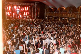 
<a style='margin-left: 5px;' class='btn btn-xs btn-social btn-facebook' href='https://www.facebook.com/sharer/sharer.php?u=https://galeramix.s01.web.getmuller.com.br/imagem/a3/800-800-90/conteudo/site_galerias/3/petry-galera-mix-mairara-e-maraisa-144.jpg' rel='popup' data-width='500' data-height='400'><i class='fa fa-facebook'></i>Compartilhar <span class='hidden-xs'>no Facebook</span>
</a> 
<a class='btn btn-default btn-xs' target='_blank' href='imagem/a3/800-800-90/conteudo/site_galerias/3/petry-galera-mix-mairara-e-maraisa-144.jpg'>
<span class='glyphicon glyphicon-cloud-download'></span> Salvar
</a>
