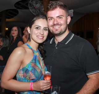 
<a style='margin-left: 5px;' class='btn btn-xs btn-social btn-facebook' href='https://www.facebook.com/sharer/sharer.php?u=https://galeramix.s01.web.getmuller.com.br/imagem/a3/800-800-90/conteudo/site_galerias/3/petry-galera-mix-mairara-e-maraisa-149.jpg' rel='popup' data-width='500' data-height='400'><i class='fa fa-facebook'></i>Compartilhar <span class='hidden-xs'>no Facebook</span>
</a> 
<a class='btn btn-default btn-xs' target='_blank' href='imagem/a3/800-800-90/conteudo/site_galerias/3/petry-galera-mix-mairara-e-maraisa-149.jpg'>
<span class='glyphicon glyphicon-cloud-download'></span> Salvar
</a>
