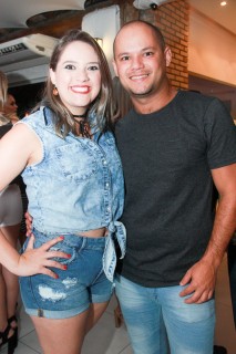 
<a style='margin-left: 5px;' class='btn btn-xs btn-social btn-facebook' href='https://www.facebook.com/sharer/sharer.php?u=https://galeramix.s01.web.getmuller.com.br/imagem/a3/800-800-90/conteudo/site_galerias/3/petry-galera-mix-mairara-e-maraisa-15.jpg' rel='popup' data-width='500' data-height='400'><i class='fa fa-facebook'></i>Compartilhar <span class='hidden-xs'>no Facebook</span>
</a> 
<a class='btn btn-default btn-xs' target='_blank' href='imagem/a3/800-800-90/conteudo/site_galerias/3/petry-galera-mix-mairara-e-maraisa-15.jpg'>
<span class='glyphicon glyphicon-cloud-download'></span> Salvar
</a>
