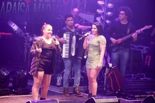 
<a style='margin-left: 5px;' class='btn btn-xs btn-social btn-facebook' href='https://www.facebook.com/sharer/sharer.php?u=https://galeramix.s01.web.getmuller.com.br/imagem/a3/800-800-90/conteudo/site_galerias/3/petry-galera-mix-mairara-e-maraisa-157.jpg' rel='popup' data-width='500' data-height='400'><i class='fa fa-facebook'></i>Compartilhar <span class='hidden-xs'>no Facebook</span>
</a> 
<a class='btn btn-default btn-xs' target='_blank' href='imagem/a3/800-800-90/conteudo/site_galerias/3/petry-galera-mix-mairara-e-maraisa-157.jpg'>
<span class='glyphicon glyphicon-cloud-download'></span> Salvar
</a>
