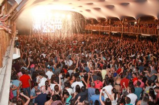 
<a style='margin-left: 5px;' class='btn btn-xs btn-social btn-facebook' href='https://www.facebook.com/sharer/sharer.php?u=https://galeramix.s01.web.getmuller.com.br/imagem/a3/800-800-90/conteudo/site_galerias/3/petry-galera-mix-mairara-e-maraisa-163.jpg' rel='popup' data-width='500' data-height='400'><i class='fa fa-facebook'></i>Compartilhar <span class='hidden-xs'>no Facebook</span>
</a> 
<a class='btn btn-default btn-xs' target='_blank' href='imagem/a3/800-800-90/conteudo/site_galerias/3/petry-galera-mix-mairara-e-maraisa-163.jpg'>
<span class='glyphicon glyphicon-cloud-download'></span> Salvar
</a>
