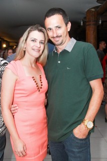 
<a style='margin-left: 5px;' class='btn btn-xs btn-social btn-facebook' href='https://www.facebook.com/sharer/sharer.php?u=https://galeramix.s01.web.getmuller.com.br/imagem/a3/800-800-90/conteudo/site_galerias/3/petry-galera-mix-mairara-e-maraisa-22.jpg' rel='popup' data-width='500' data-height='400'><i class='fa fa-facebook'></i>Compartilhar <span class='hidden-xs'>no Facebook</span>
</a> 
<a class='btn btn-default btn-xs' target='_blank' href='imagem/a3/800-800-90/conteudo/site_galerias/3/petry-galera-mix-mairara-e-maraisa-22.jpg'>
<span class='glyphicon glyphicon-cloud-download'></span> Salvar
</a>
