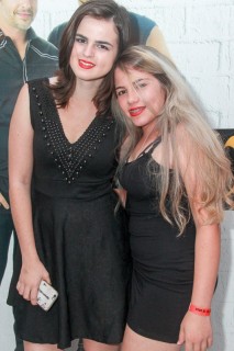 
<a style='margin-left: 5px;' class='btn btn-xs btn-social btn-facebook' href='https://www.facebook.com/sharer/sharer.php?u=https://galeramix.s01.web.getmuller.com.br/imagem/a3/800-800-90/conteudo/site_galerias/3/petry-galera-mix-mairara-e-maraisa-23.jpg' rel='popup' data-width='500' data-height='400'><i class='fa fa-facebook'></i>Compartilhar <span class='hidden-xs'>no Facebook</span>
</a> 
<a class='btn btn-default btn-xs' target='_blank' href='imagem/a3/800-800-90/conteudo/site_galerias/3/petry-galera-mix-mairara-e-maraisa-23.jpg'>
<span class='glyphicon glyphicon-cloud-download'></span> Salvar
</a>
