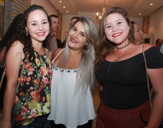 
<a style='margin-left: 5px;' class='btn btn-xs btn-social btn-facebook' href='https://www.facebook.com/sharer/sharer.php?u=https://galeramix.s01.web.getmuller.com.br/imagem/a3/800-800-90/conteudo/site_galerias/3/petry-galera-mix-mairara-e-maraisa-29.jpg' rel='popup' data-width='500' data-height='400'><i class='fa fa-facebook'></i>Compartilhar <span class='hidden-xs'>no Facebook</span>
</a> 
<a class='btn btn-default btn-xs' target='_blank' href='imagem/a3/800-800-90/conteudo/site_galerias/3/petry-galera-mix-mairara-e-maraisa-29.jpg'>
<span class='glyphicon glyphicon-cloud-download'></span> Salvar
</a>
