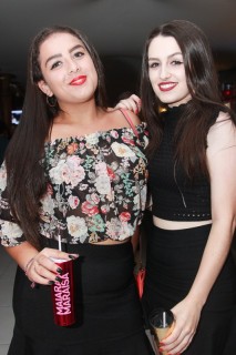 
<a style='margin-left: 5px;' class='btn btn-xs btn-social btn-facebook' href='https://www.facebook.com/sharer/sharer.php?u=https://galeramix.s01.web.getmuller.com.br/imagem/a3/800-800-90/conteudo/site_galerias/3/petry-galera-mix-mairara-e-maraisa-32.jpg' rel='popup' data-width='500' data-height='400'><i class='fa fa-facebook'></i>Compartilhar <span class='hidden-xs'>no Facebook</span>
</a> 
<a class='btn btn-default btn-xs' target='_blank' href='imagem/a3/800-800-90/conteudo/site_galerias/3/petry-galera-mix-mairara-e-maraisa-32.jpg'>
<span class='glyphicon glyphicon-cloud-download'></span> Salvar
</a>
