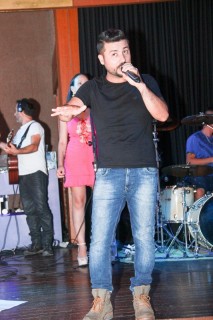 
<a style='margin-left: 5px;' class='btn btn-xs btn-social btn-facebook' href='https://www.facebook.com/sharer/sharer.php?u=https://galeramix.s01.web.getmuller.com.br/imagem/a3/800-800-90/conteudo/site_galerias/3/petry-galera-mix-mairara-e-maraisa-34.jpg' rel='popup' data-width='500' data-height='400'><i class='fa fa-facebook'></i>Compartilhar <span class='hidden-xs'>no Facebook</span>
</a> 
<a class='btn btn-default btn-xs' target='_blank' href='imagem/a3/800-800-90/conteudo/site_galerias/3/petry-galera-mix-mairara-e-maraisa-34.jpg'>
<span class='glyphicon glyphicon-cloud-download'></span> Salvar
</a>
