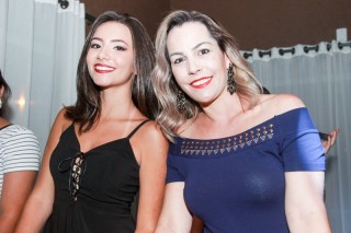 
<a style='margin-left: 5px;' class='btn btn-xs btn-social btn-facebook' href='https://www.facebook.com/sharer/sharer.php?u=https://galeramix.s01.web.getmuller.com.br/imagem/a3/800-800-90/conteudo/site_galerias/3/petry-galera-mix-mairara-e-maraisa-37.jpg' rel='popup' data-width='500' data-height='400'><i class='fa fa-facebook'></i>Compartilhar <span class='hidden-xs'>no Facebook</span>
</a> 
<a class='btn btn-default btn-xs' target='_blank' href='imagem/a3/800-800-90/conteudo/site_galerias/3/petry-galera-mix-mairara-e-maraisa-37.jpg'>
<span class='glyphicon glyphicon-cloud-download'></span> Salvar
</a>
