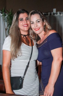 
<a style='margin-left: 5px;' class='btn btn-xs btn-social btn-facebook' href='https://www.facebook.com/sharer/sharer.php?u=https://galeramix.s01.web.getmuller.com.br/imagem/a3/800-800-90/conteudo/site_galerias/3/petry-galera-mix-mairara-e-maraisa-38.jpg' rel='popup' data-width='500' data-height='400'><i class='fa fa-facebook'></i>Compartilhar <span class='hidden-xs'>no Facebook</span>
</a> 
<a class='btn btn-default btn-xs' target='_blank' href='imagem/a3/800-800-90/conteudo/site_galerias/3/petry-galera-mix-mairara-e-maraisa-38.jpg'>
<span class='glyphicon glyphicon-cloud-download'></span> Salvar
</a>
