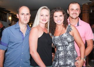 
<a style='margin-left: 5px;' class='btn btn-xs btn-social btn-facebook' href='https://www.facebook.com/sharer/sharer.php?u=https://galeramix.s01.web.getmuller.com.br/imagem/a3/800-800-90/conteudo/site_galerias/3/petry-galera-mix-mairara-e-maraisa-4.jpg' rel='popup' data-width='500' data-height='400'><i class='fa fa-facebook'></i>Compartilhar <span class='hidden-xs'>no Facebook</span>
</a> 
<a class='btn btn-default btn-xs' target='_blank' href='imagem/a3/800-800-90/conteudo/site_galerias/3/petry-galera-mix-mairara-e-maraisa-4.jpg'>
<span class='glyphicon glyphicon-cloud-download'></span> Salvar
</a>
