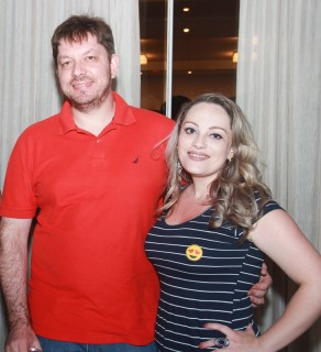 
<a style='margin-left: 5px;' class='btn btn-xs btn-social btn-facebook' href='https://www.facebook.com/sharer/sharer.php?u=https://galeramix.s01.web.getmuller.com.br/imagem/a3/800-800-90/conteudo/site_galerias/3/petry-galera-mix-mairara-e-maraisa-45.jpg' rel='popup' data-width='500' data-height='400'><i class='fa fa-facebook'></i>Compartilhar <span class='hidden-xs'>no Facebook</span>
</a> 
<a class='btn btn-default btn-xs' target='_blank' href='imagem/a3/800-800-90/conteudo/site_galerias/3/petry-galera-mix-mairara-e-maraisa-45.jpg'>
<span class='glyphicon glyphicon-cloud-download'></span> Salvar
</a>
