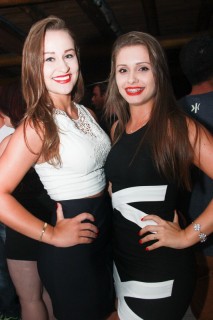 
<a style='margin-left: 5px;' class='btn btn-xs btn-social btn-facebook' href='https://www.facebook.com/sharer/sharer.php?u=https://galeramix.s01.web.getmuller.com.br/imagem/a3/800-800-90/conteudo/site_galerias/3/petry-galera-mix-mairara-e-maraisa-48.jpg' rel='popup' data-width='500' data-height='400'><i class='fa fa-facebook'></i>Compartilhar <span class='hidden-xs'>no Facebook</span>
</a> 
<a class='btn btn-default btn-xs' target='_blank' href='imagem/a3/800-800-90/conteudo/site_galerias/3/petry-galera-mix-mairara-e-maraisa-48.jpg'>
<span class='glyphicon glyphicon-cloud-download'></span> Salvar
</a>
