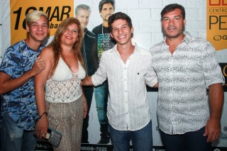 
<a style='margin-left: 5px;' class='btn btn-xs btn-social btn-facebook' href='https://www.facebook.com/sharer/sharer.php?u=https://galeramix.s01.web.getmuller.com.br/imagem/a3/800-800-90/conteudo/site_galerias/3/petry-galera-mix-mairara-e-maraisa-60.jpg' rel='popup' data-width='500' data-height='400'><i class='fa fa-facebook'></i>Compartilhar <span class='hidden-xs'>no Facebook</span>
</a> 
<a class='btn btn-default btn-xs' target='_blank' href='imagem/a3/800-800-90/conteudo/site_galerias/3/petry-galera-mix-mairara-e-maraisa-60.jpg'>
<span class='glyphicon glyphicon-cloud-download'></span> Salvar
</a>
