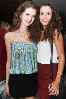 
<a style='margin-left: 5px;' class='btn btn-xs btn-social btn-facebook' href='https://www.facebook.com/sharer/sharer.php?u=https://galeramix.s01.web.getmuller.com.br/imagem/a3/800-800-90/conteudo/site_galerias/3/petry-galera-mix-mairara-e-maraisa-68.jpg' rel='popup' data-width='500' data-height='400'><i class='fa fa-facebook'></i>Compartilhar <span class='hidden-xs'>no Facebook</span>
</a> 
<a class='btn btn-default btn-xs' target='_blank' href='imagem/a3/800-800-90/conteudo/site_galerias/3/petry-galera-mix-mairara-e-maraisa-68.jpg'>
<span class='glyphicon glyphicon-cloud-download'></span> Salvar
</a>
