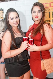 
<a style='margin-left: 5px;' class='btn btn-xs btn-social btn-facebook' href='https://www.facebook.com/sharer/sharer.php?u=https://galeramix.s01.web.getmuller.com.br/imagem/a3/800-800-90/conteudo/site_galerias/3/petry-galera-mix-mairara-e-maraisa-8.jpg' rel='popup' data-width='500' data-height='400'><i class='fa fa-facebook'></i>Compartilhar <span class='hidden-xs'>no Facebook</span>
</a> 
<a class='btn btn-default btn-xs' target='_blank' href='imagem/a3/800-800-90/conteudo/site_galerias/3/petry-galera-mix-mairara-e-maraisa-8.jpg'>
<span class='glyphicon glyphicon-cloud-download'></span> Salvar
</a>
