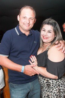 
<a style='margin-left: 5px;' class='btn btn-xs btn-social btn-facebook' href='https://www.facebook.com/sharer/sharer.php?u=https://galeramix.s01.web.getmuller.com.br/imagem/a3/800-800-90/conteudo/site_galerias/3/petry-galera-mix-mairara-e-maraisa-97.jpg' rel='popup' data-width='500' data-height='400'><i class='fa fa-facebook'></i>Compartilhar <span class='hidden-xs'>no Facebook</span>
</a> 
<a class='btn btn-default btn-xs' target='_blank' href='imagem/a3/800-800-90/conteudo/site_galerias/3/petry-galera-mix-mairara-e-maraisa-97.jpg'>
<span class='glyphicon glyphicon-cloud-download'></span> Salvar
</a>
