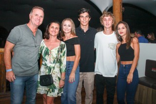 
<a style='margin-left: 5px;' class='btn btn-xs btn-social btn-facebook' href='https://www.facebook.com/sharer/sharer.php?u=https://galeramix.s01.web.getmuller.com.br/imagem/a3/800-800-90/conteudo/site_galerias/3/petry-galera-mix-mairara-e-maraisa-98.jpg' rel='popup' data-width='500' data-height='400'><i class='fa fa-facebook'></i>Compartilhar <span class='hidden-xs'>no Facebook</span>
</a> 
<a class='btn btn-default btn-xs' target='_blank' href='imagem/a3/800-800-90/conteudo/site_galerias/3/petry-galera-mix-mairara-e-maraisa-98.jpg'>
<span class='glyphicon glyphicon-cloud-download'></span> Salvar
</a>
