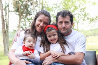 
                    <a style='margin-left: 5px;' class='btn btn-xs btn-social btn-facebook' href='https://www.facebook.com/sharer/sharer.php?u=https://galeramix.s01.web.getmuller.com.br/imagem/a30/800-800-90/conteudo/site_galerias/30/benjamin-86.jpg' rel='popup' data-width='500' data-height='400'><i class='fa fa-facebook'></i>Compartilhar <span class='hidden-xs'>no Facebook</span>
                </a> 
                <a class='btn btn-default btn-xs' target='_blank' href='imagem/a30/800-800-90/conteudo/site_galerias/30/benjamin-86.jpg'>
                    <span class='glyphicon glyphicon-cloud-download'></span> Salvar
                </a>
                