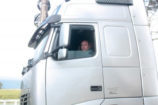 
<a style='margin-left: 5px;' class='btn btn-xs btn-social btn-facebook' href='https://www.facebook.com/sharer/sharer.php?u=https://galeramix.s01.web.getmuller.com.br/imagem/a33/800-800-90/conteudo/site_galerias/33/caminhoneiro-109.jpg' rel='popup' data-width='500' data-height='400'><i class='fa fa-facebook'></i>Compartilhar <span class='hidden-xs'>no Facebook</span>
</a> 
<a class='btn btn-default btn-xs' target='_blank' href='imagem/a33/800-800-90/conteudo/site_galerias/33/caminhoneiro-109.jpg'>
<span class='glyphicon glyphicon-cloud-download'></span> Salvar
</a>
