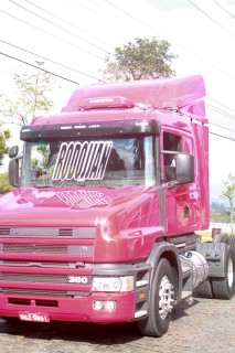 
<a style='margin-left: 5px;' class='btn btn-xs btn-social btn-facebook' href='https://www.facebook.com/sharer/sharer.php?u=https://galeramix.s01.web.getmuller.com.br/imagem/a33/800-800-90/conteudo/site_galerias/33/caminhoneiro-110.jpg' rel='popup' data-width='500' data-height='400'><i class='fa fa-facebook'></i>Compartilhar <span class='hidden-xs'>no Facebook</span>
</a> 
<a class='btn btn-default btn-xs' target='_blank' href='imagem/a33/800-800-90/conteudo/site_galerias/33/caminhoneiro-110.jpg'>
<span class='glyphicon glyphicon-cloud-download'></span> Salvar
</a>
